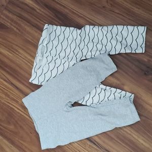 Two pairs toddler cropped leggings